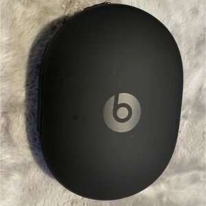 Beats by Dre black headphone case